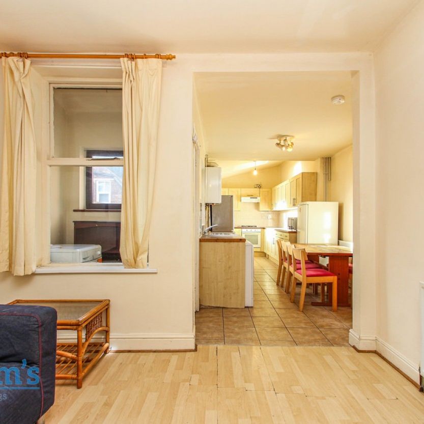 6 bed Semi-Detached House for Rent - Photo 1