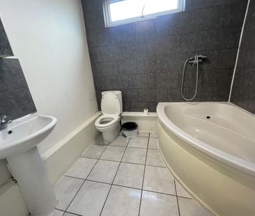 3 bedroom terraced house to rent - Photo 6