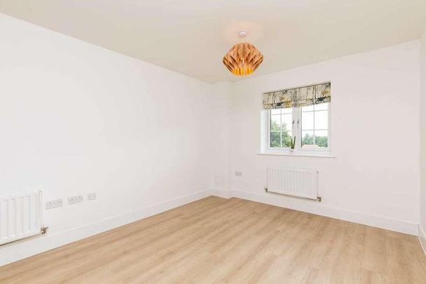 Harpers Lodge, Arundel Walk, Horsham, RH12 - Photo 1