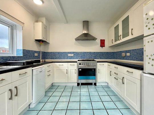 4 bedroom detached house to rent - Photo 1