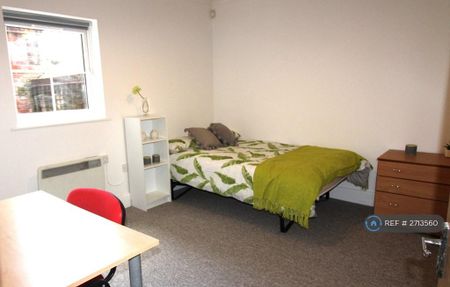 4 bedroom flat to rent - Photo 4