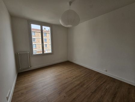 Location Appartement 4 pièces 66m² VITROLLES 13127 - Photo 2