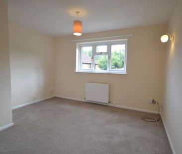2 bedroom semi-detached bungalow to rent - Photo 4