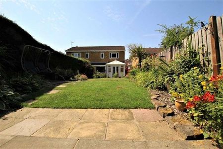 Holbourne Grove, High Green, Sheffield, S35 - Photo 2