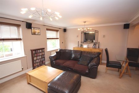 4 bedroom Terraced House to let - Photo 4