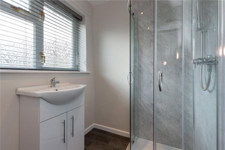 3 bedroom end of terrace house to rent - Photo 5