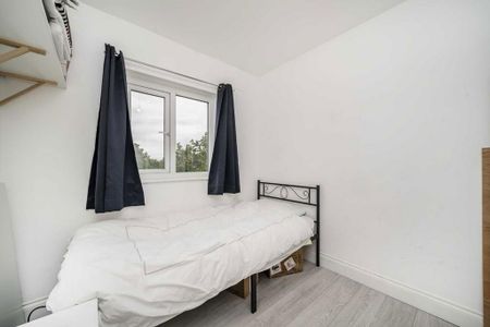 3 bedroom flat to rent - Photo 2