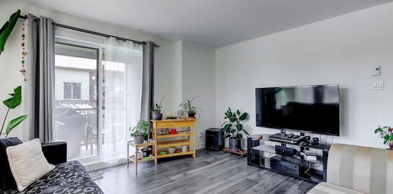 Spacieux condo semi-meublé, 3 chambres, St-Hubert Longueuil - appartement / logement à louer - Photo 2