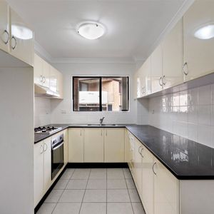 Relaxed Living with Room to Entertain - Photo 2