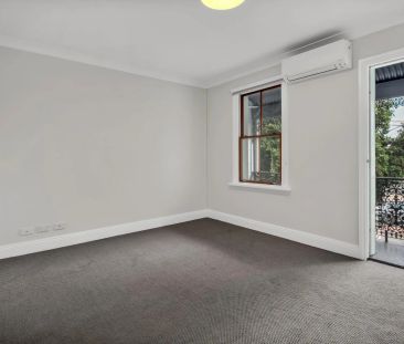Renovated terrace with rear garden - Photo 1