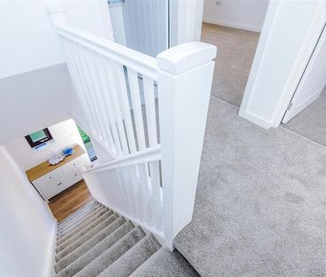 3 bedroom end of terrace house to rent - Photo 2