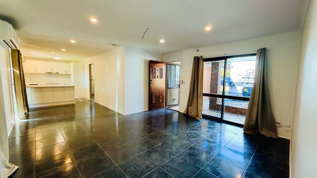 Stylishly Updated Family Home with Brand-New Kitchen - 3 Bed plus 4th Room / Rumpus - Photo 1