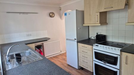 3 bed semi-detached house to rent in Leng Crescent, Norwich, NR4 - Photo 4