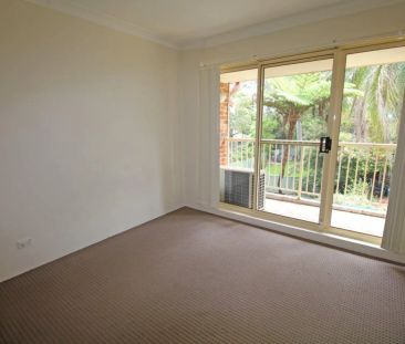 SPACIOUS 3 BEDROOM SPLIT LEVEL VILLA WITH LOCK UP GARAGE - Photo 5