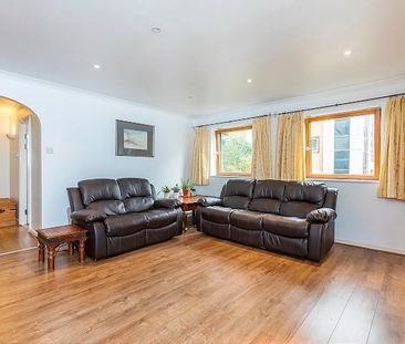 2 Bed Flat, Meridian Place, E14 - Photo 2