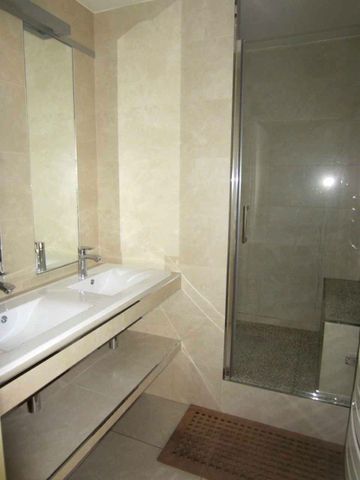 Location Appartement 3 pièces 82m² LYON 4ème - Photo 3