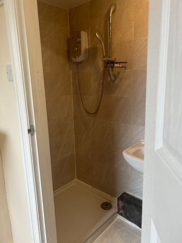 Room in a Shared House, Green Lanes, N13 - Photo 4