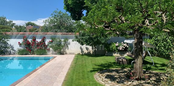 BEAUTIFUL ELEGANT PROPERTY WITH PRIVATE GARDEN & POOL – 8 ROOMS – 3 RECEPTION ROOMS - Foto 2