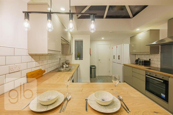 1 bedroom in a house share to rent - Photo 1