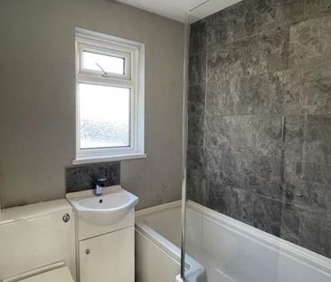 2 bedroom semi-detached house to rent - Photo 6