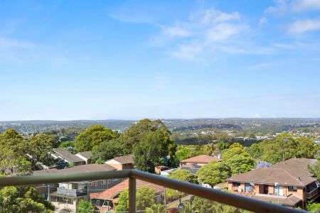 “Modern 1 Bedroom Apartment with District Views” - Photo 4