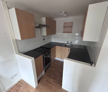 1 bedroom semi-detached house to rent - Photo 2