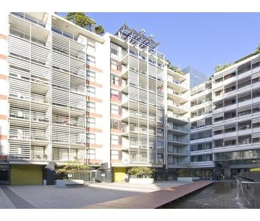 SPACIOUS ONE BED APARTMENT PLUS STUDY - Photo 3