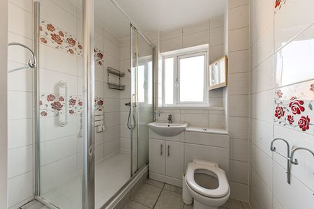 2 Bed Flat, Tooting, SW17 - Photo 4