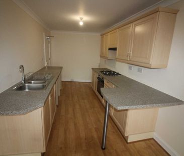 3 bed Flat - Photo 4