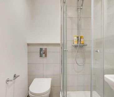 Silvertown Way, Canning Town, E16 - Photo 2