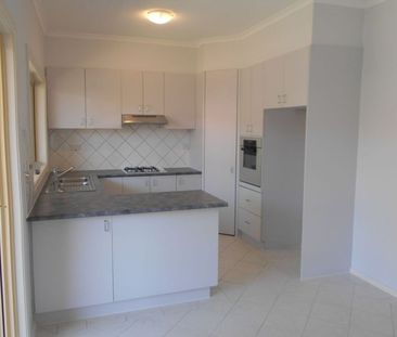 MODERN SINGLE LEVEL UNIT IN A PRIME POSITION - Photo 4