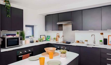 Medium Highest Double Ensuite - Photo 3