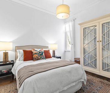 Charming Fully Furnished home in Prime Edgecliff/Paddington Locatio... - Photo 4