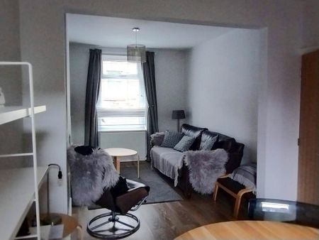 2 bedroom private hall to rent - Photo 2