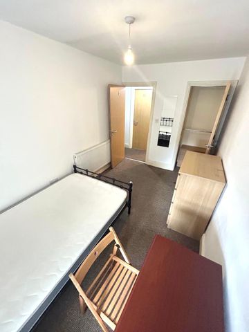 11 Bedroom Student Home – Llanbleddian Gardens - Photo 5