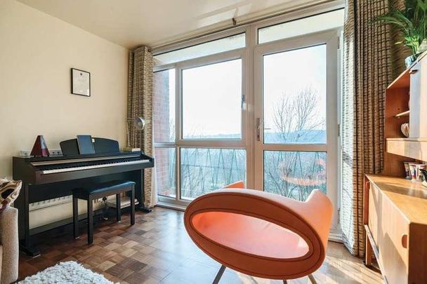 Green Hill Gate, High Wycombe, HP13 - Photo 1