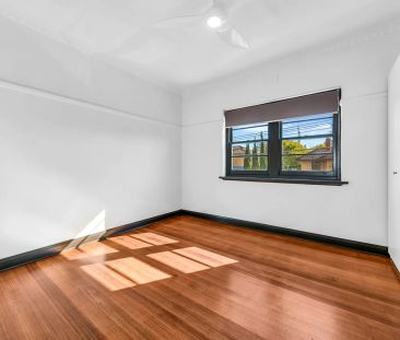 Stylish Art Deco Living – Fully Renovated Windsor Gem - Photo 5