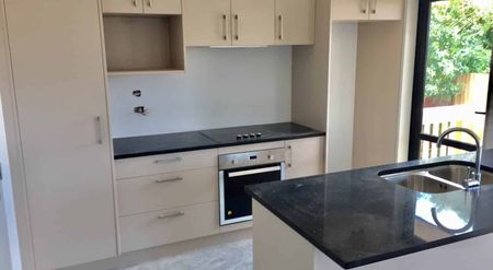 MODERN TWO BEDROOM HOUSE!! - Photo 3