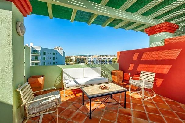 3 bedroom luxury penthouse for rent in Sotogrande, Andalusia - Photo 1