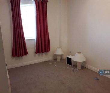 3 bedroom flat to rent - Photo 5