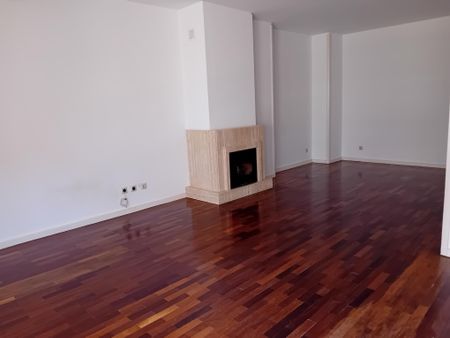 T3 -Tunel Faria Guimarães, (Marques / Constituição / Quinta Covelo com lugar garagem - Photo 2