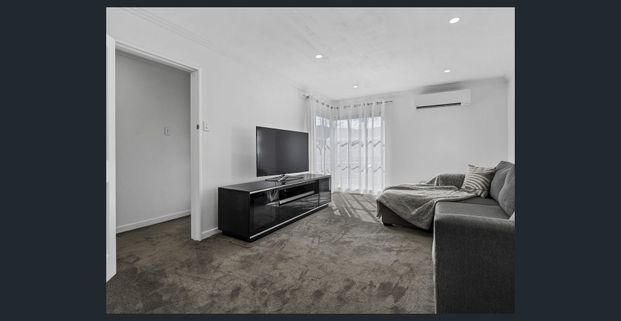 Beautifully renovated 3 bedroom house, pet friendly - Photo 1