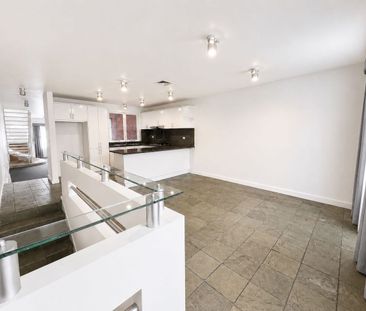 Stylish Family Living with City Views and a Sunny North-Facing Garden - Photo 2