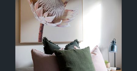 Charming and Convenient Two Bedroom Stone Cottage Close to the City - Photo 2