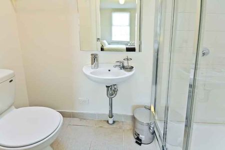 Room 12 (Ensuite) - Photo 3