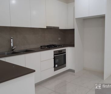 Beautiful Three Bedroom Townhouse - Girraween Public School Catchment! - Photo 2