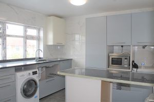 En-suite Room Available – TO RENT- Kenton/Queensbury – HA3 - Photo 3