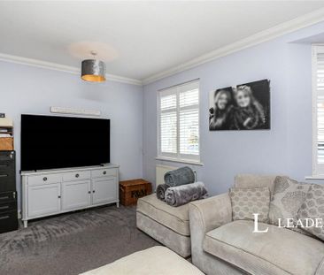 4 bedroom semi-detached house to rent - Photo 3