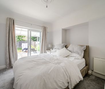Bungalow to rent - Tower View, Croydon, CR0 - Photo 4