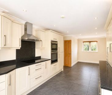 4 bedroom detached house to rent - Photo 4